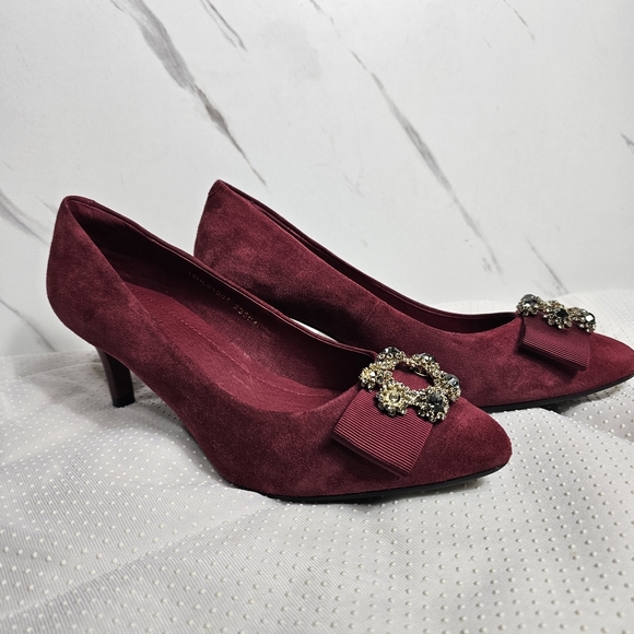 Harson Burgundy Encrusted Brooch Suedette Kitten Heel Pumps - Picture 6 of 10